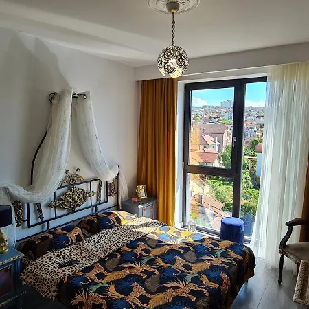 Apartment Parisian